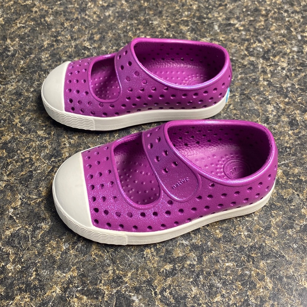 NWOT Native shoes